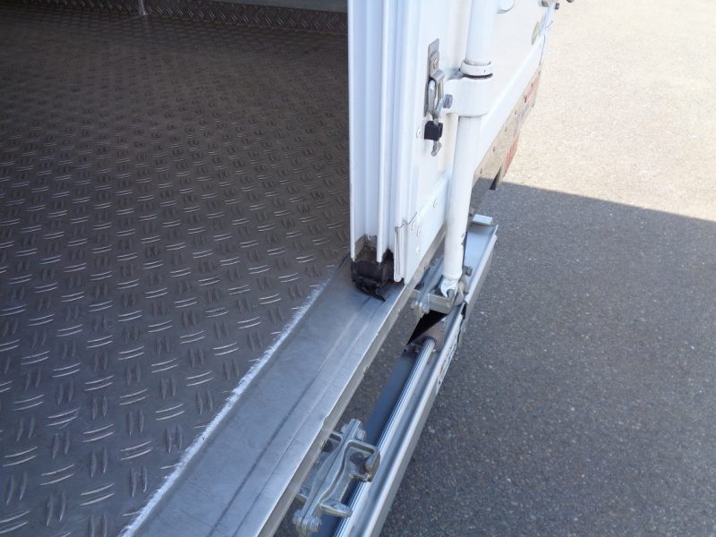 いすゞ 小型トラック 冷凍車中温格納PG付(ワイド・ロング) 画像